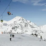 Apartment Pres Des Thermes De Bagneres De Bigorre, Loft 3 Etoiles, Colore Et Ensoleille *