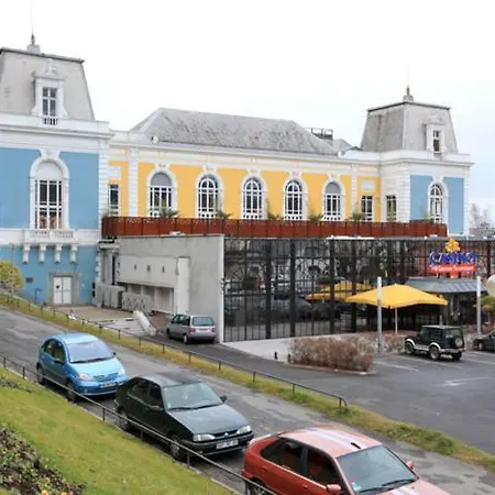 Pres Des Thermes De Bagneres De Bigorre, Loft 3 Etoiles, Colore Et Baigne De Lumiere Daire