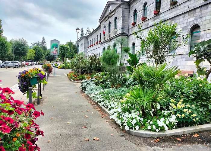 Pres Des Thermes De Bagneres De Bigorre, Loft 3 Etoiles, Colore Et Ensoleille