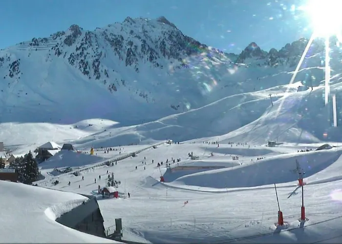 Appartement Résidence La Roseraie, loft 3 étoiles, calme et ensoleillé au pied des Pyrénées *
